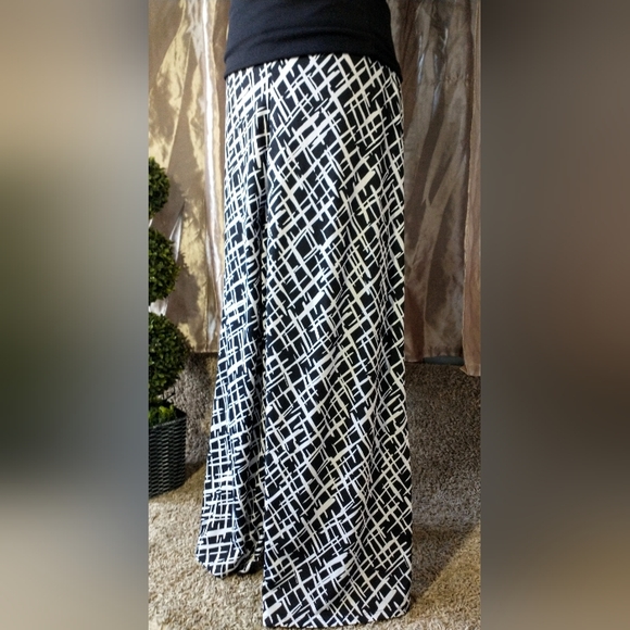 Black & White Full Leg Lightweight Pants - Pull On/ Turn Down Waist - Picture 5 of 9